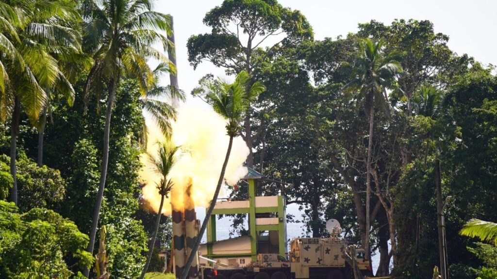 ब्रह्मोस क्षेपणास्त्राची लाँग-रेंज प्रिसिजन स्ट्राइक चाचणी यशस्वी