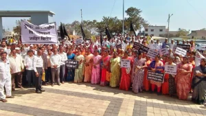 alt="शेतकऱ्यांचा पुरंदर विमानतळाविरोधी संप"