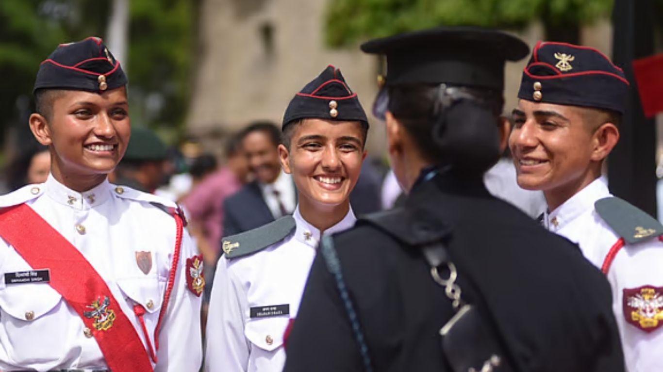 एनडीए महिला कॅडेट्स प्रथमच उत्तीर्ण