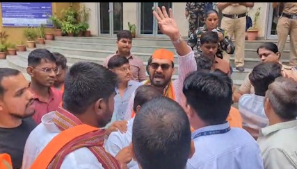 पतीत पावन संघटनेतर्फे सिंहगड इन्स्टिट्यूट मध्ये निदर्शने