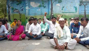 बीड जिल्ह्यातील तब्बल 592 वर्गखोल्या धोकादायक स्थितीत असल्याचं स्पष्ट झालं