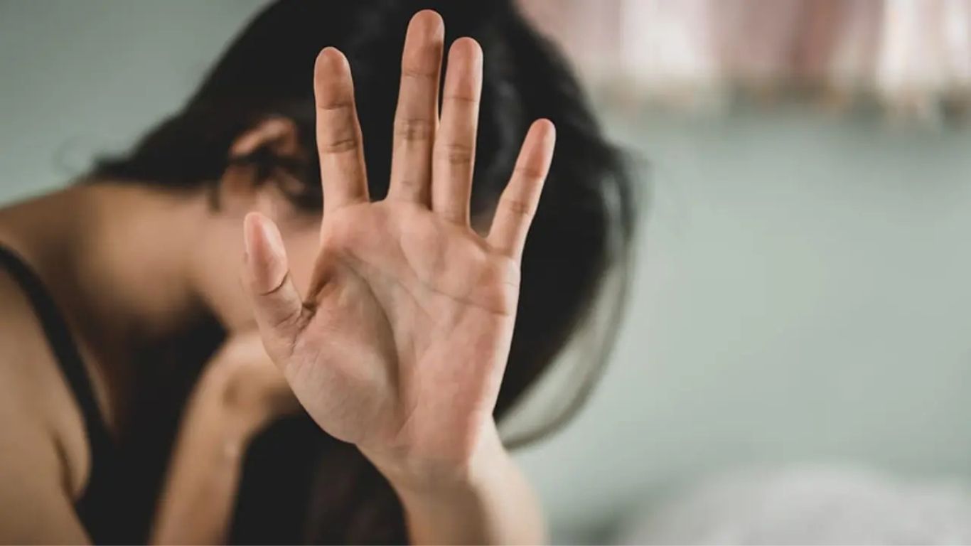 पंढरपूरला निघालेल्या अल्पवयीन मुलीवर अत्याचार, वारकऱ्यांना लुटलं; दौंड हादरलं