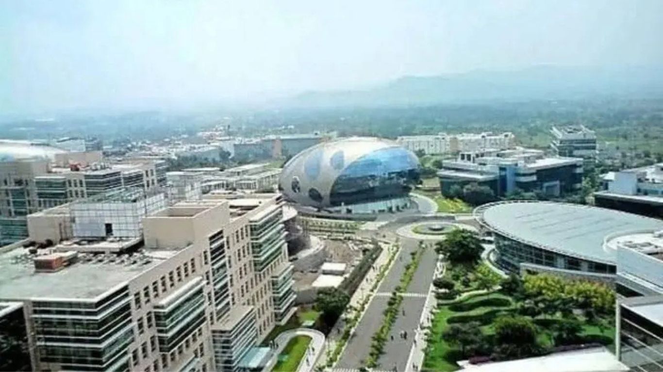 हिंजवडीतील आयटी कर्मचाऱ्यांचा विजय; पीएमआरडीएकडून १० दिवसांत नालेसफाई, रस्त्यांचे डागडुजी आणि मलबा हटवण्याचे आश्वासन