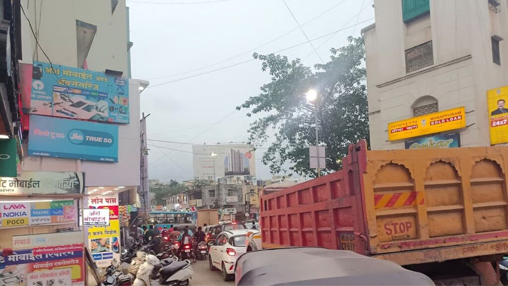 कात्रजमधील दत्तानगर चौकात दररोज वाहतूक कोंडी; अवघ्या १ किमी प्रवासासाठी लागतात १५ मिनिटे