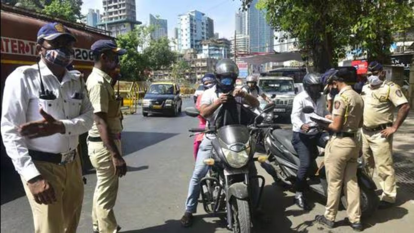 महाराष्ट्रातील महामार्ग पोलिसांना टॅबलेट, बॉडी कॅमेरे आणि स्वयंचलित ड्रायव्हिंग टेस्ट सुविधांनी सज्जता; रस्ता सुरक्षेसाठी महत्त्वपूर्ण पाऊल