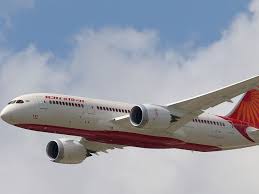 Air Indiaच्या लंडन–मुंबई फ्लाइटमध्ये 5 प्रवासी व 2 क्रू सदस्य गळ्यांवर व उलटीचं लक्षण