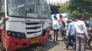 खंडाळा बसस्थानकात भीषण अपघात