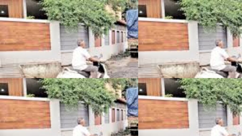 यवतमाळमध्ये पाच दशकांपासून रस्ताच नाही; रुग्णाला खाटेवरून उचलून नेण्याची वेळ