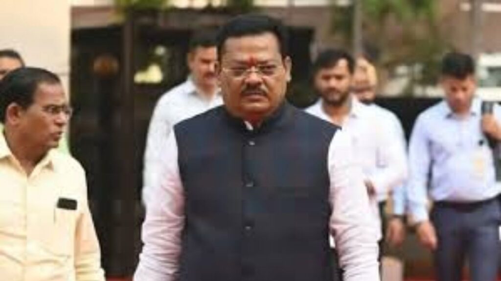 शिरसाटांच्या बेडरूममध्ये नोटांनी भरलेली बॅग? व्हायरल व्हिडीओवरून खळबळ, आयकर विभागाची नोटीस