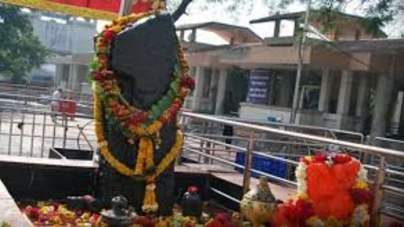 शनि शिंगणापूर मंदिर घोटाळा