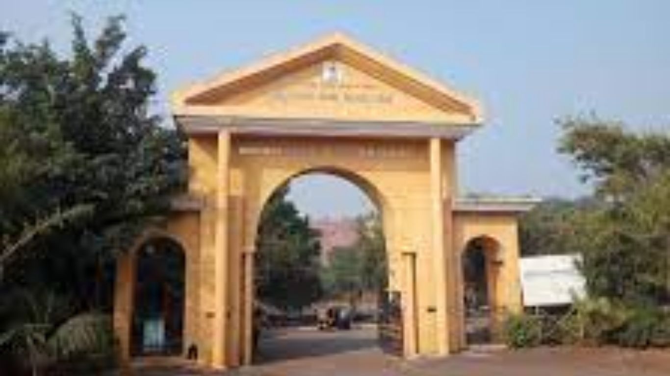 नाशिक आरोग्य विज्ञान विद्यापीठ रॅगिंग प्रतिबंधासाठी विद्यार्थ्यांच्या परिषदेला जबाबदारी देणार