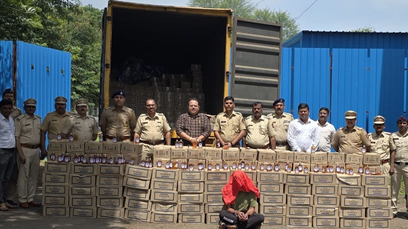 गोवा राज्यातून पुण्यात मद्याची मोठ्या प्रमाणावर तस्करी उघड — १.३३ कोटींचा मुद्देमाल जप्त