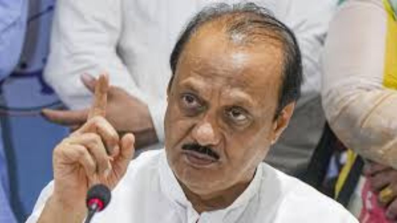 उपमुख्यमंत्री अजित पवारांचा बेशिस्त वाहनचालकांना इशारा