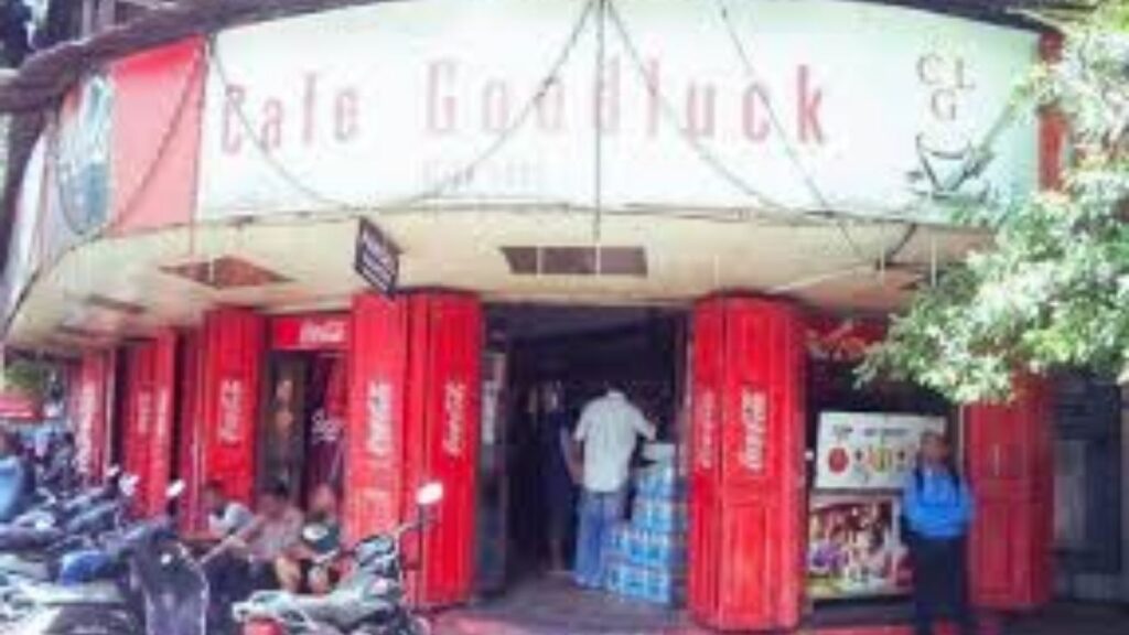 पुण्यातील प्रसिद्ध कॅफे गुडलकचा परवाना रद्द