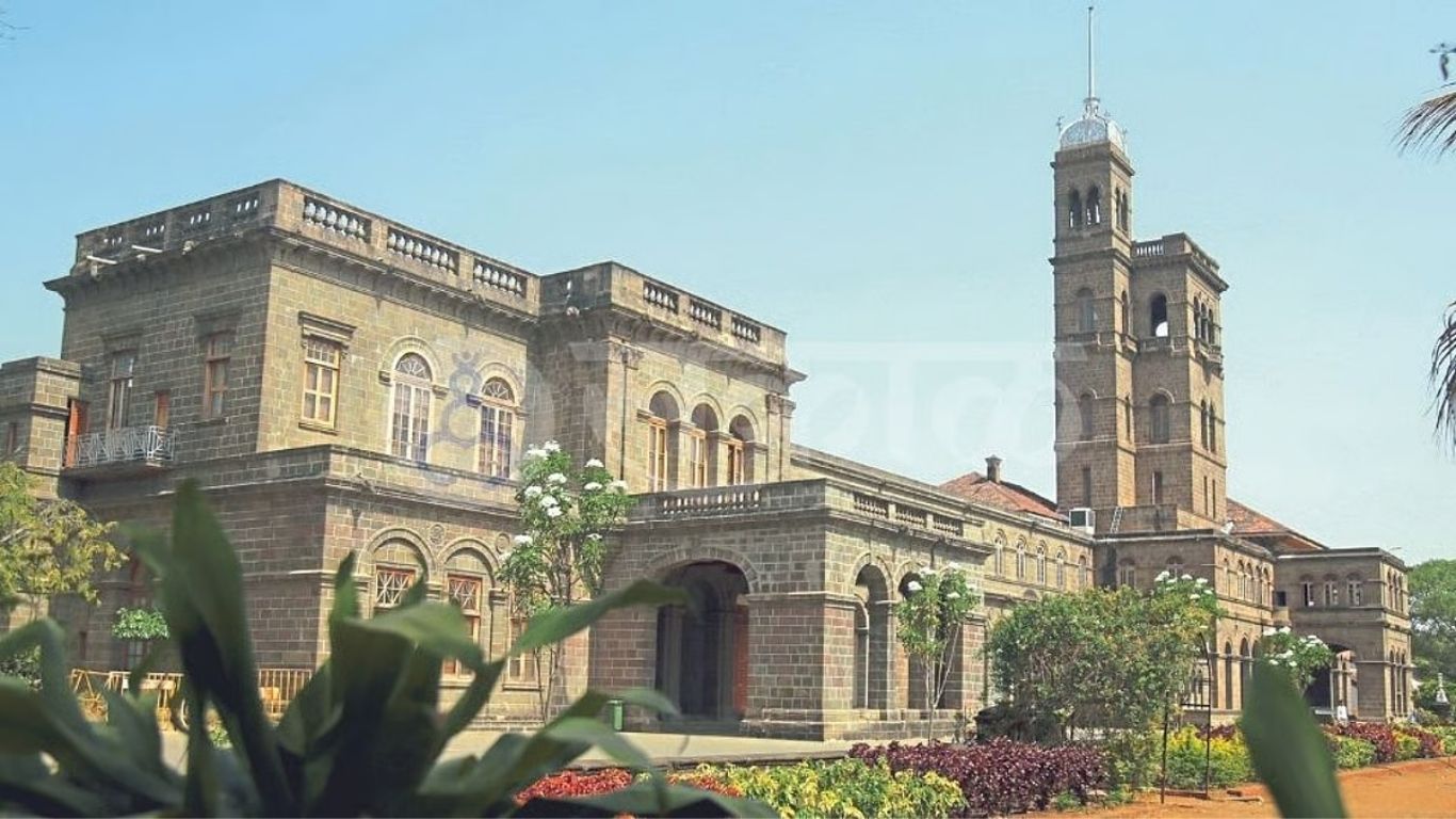 पुणे विद्यापीठात विद्यार्थ्यांचा उद्रेक