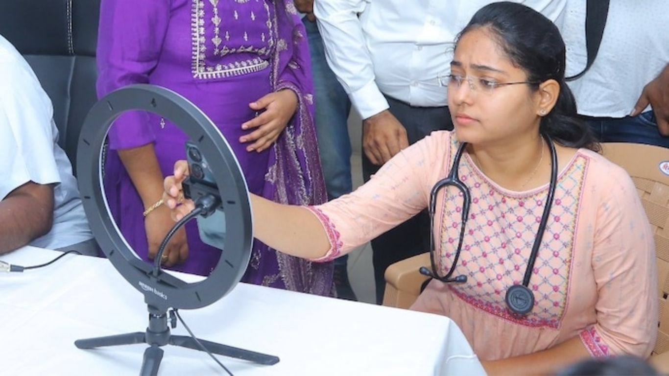 Niloufer Hospital, Hyderabad येथे भारताची पहिली सुईशिवाय AI रक्त तपासणी सेवा सुरू झाली आहे