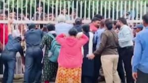 पुण्यात आरोग्य विभागाच्या परीक्षेत गोंधळ; केंद्रावर 1 मिनिट उशीराने विद्यार्थी नापास