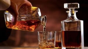 श्रावण महिन्यात दारू टाळावी का? व्हिस्की, बिअर आणि वाईनमध्ये प्राणीजन्य घटक असतात का? व्हिस्की खरंच व्हेज आहे का?