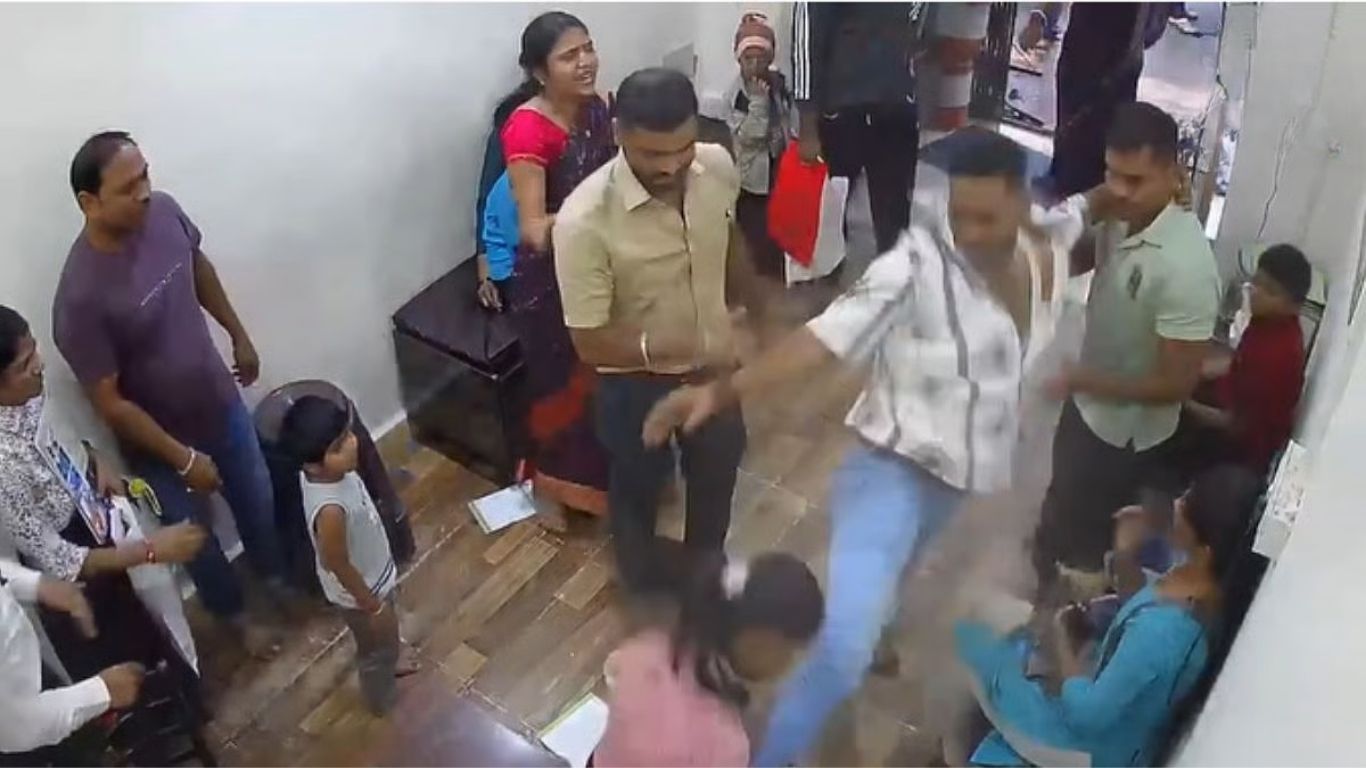 कल्याण हादरले! मराठी रिसेप्शनिस्टवर गोळूल झा यांचा हल्ला,