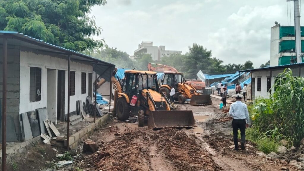 PMRDA ची मोठी कारवाई: हिंजवडी परिसरातील १६६ अतिक्रमण हटवली