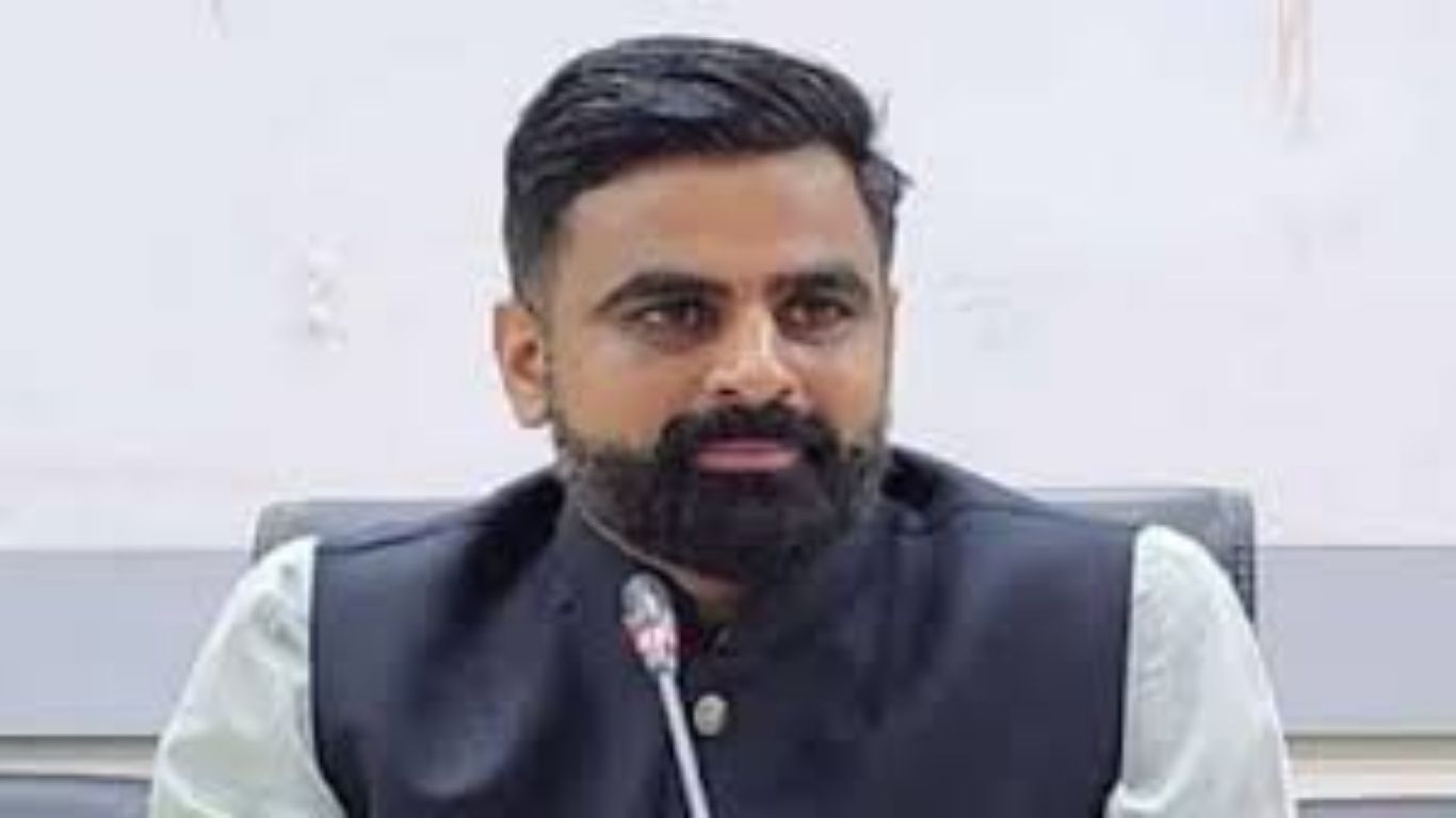 पुणे जिल्ह्यात २५ पर्यटनस्थळी स्लॉट-बुकिंग प्रणाली लागू; गर्दीवर नियंत्रणासाठी जिल्हाधिकाऱ्यांचा निर्णय