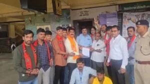 चिपळूण रेल्वे स्थानकावर मनसेची धडक: ‘पे अँड पार्क’चा ठेका परप्रांतीयांना का? मराठी युवकांना द्या, अन्यथा तीव्र आंदोलनाचा इशारा