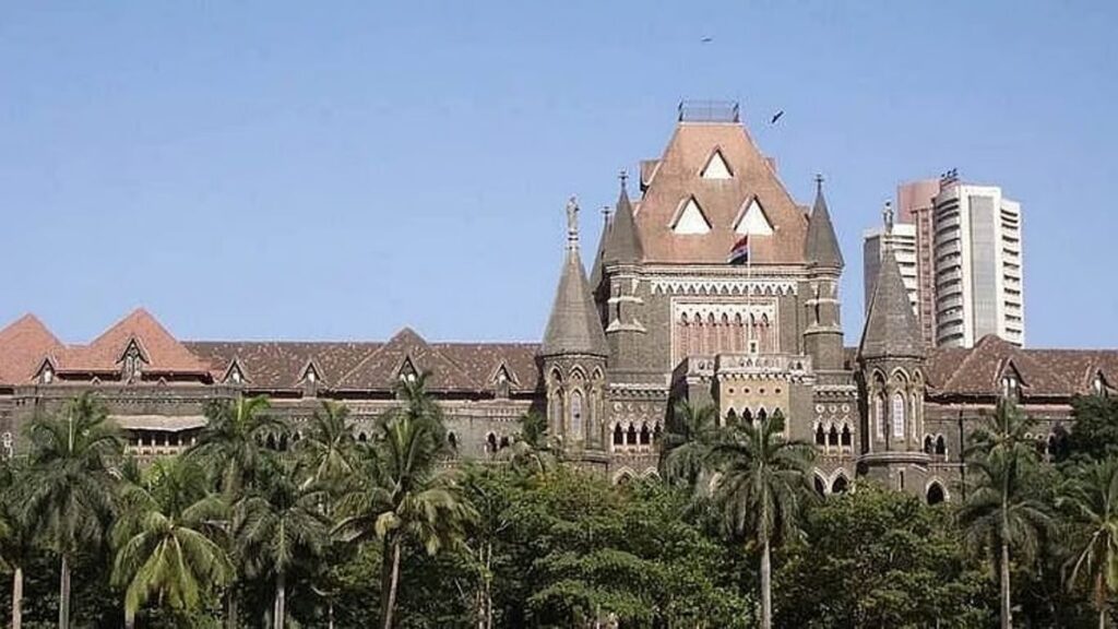 पुण्यातील एका शिक्षिकेच्या निष्काळजी सोशल मीडिया पोस्टमुळे तिला मुंबई उच्च न्यायालयाकडून मोठा दणका