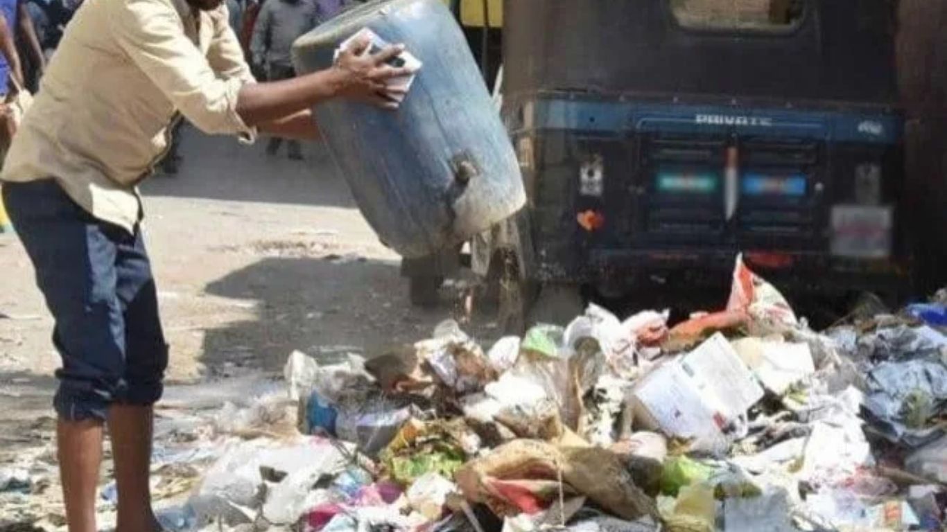 पुण्यात कडमवास्ती ग्रामपंचायतचा कठोर निर्णय: सार्वजनिक ठिकाणी कचरा टाकणाऱ्यांना ₹5,000 दंड