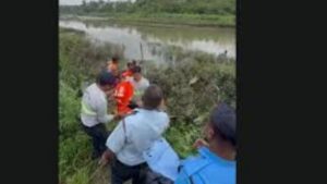 पुण्यात इंजिनिअरिंग परीक्षेत सलग तीन वेळा अपयश आल्याने तरुणाने राजाराम पुलावरून मुठा नदीत उडी मारली.