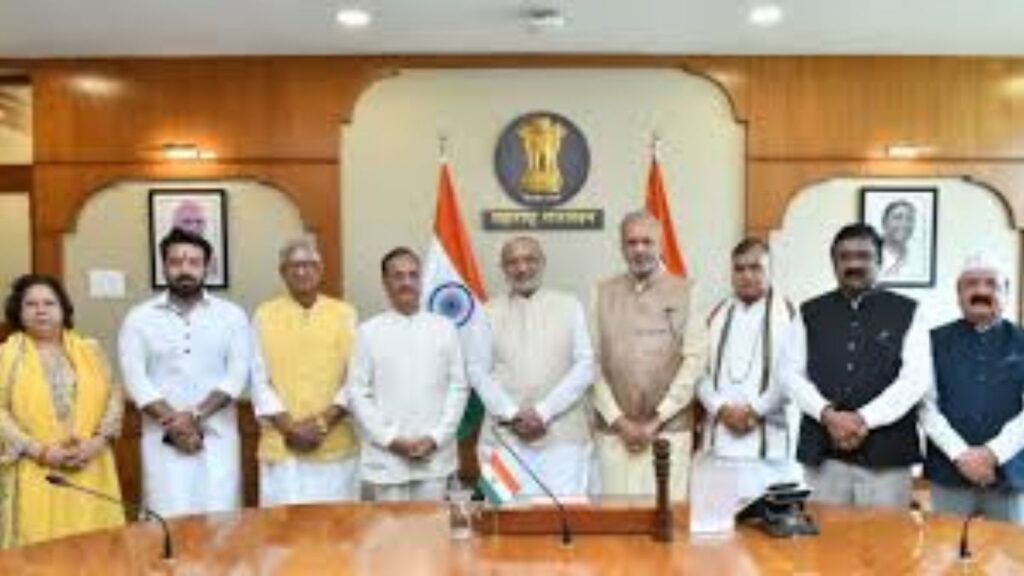 केंद्रीय गृह मंत्रालयाचा ऐतिहासिक निर्णय, राजभाषा समितीच्या बैठकीत घोषणा.