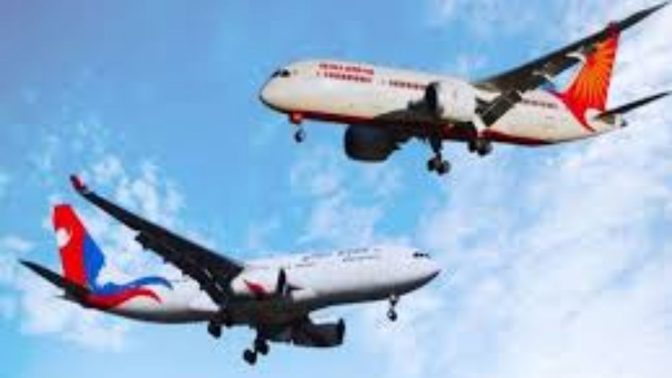 कॅनडामधील मॅनिटोबा प्रांतात दोन प्रशिक्षण विमानांची हवेत टक्कर;