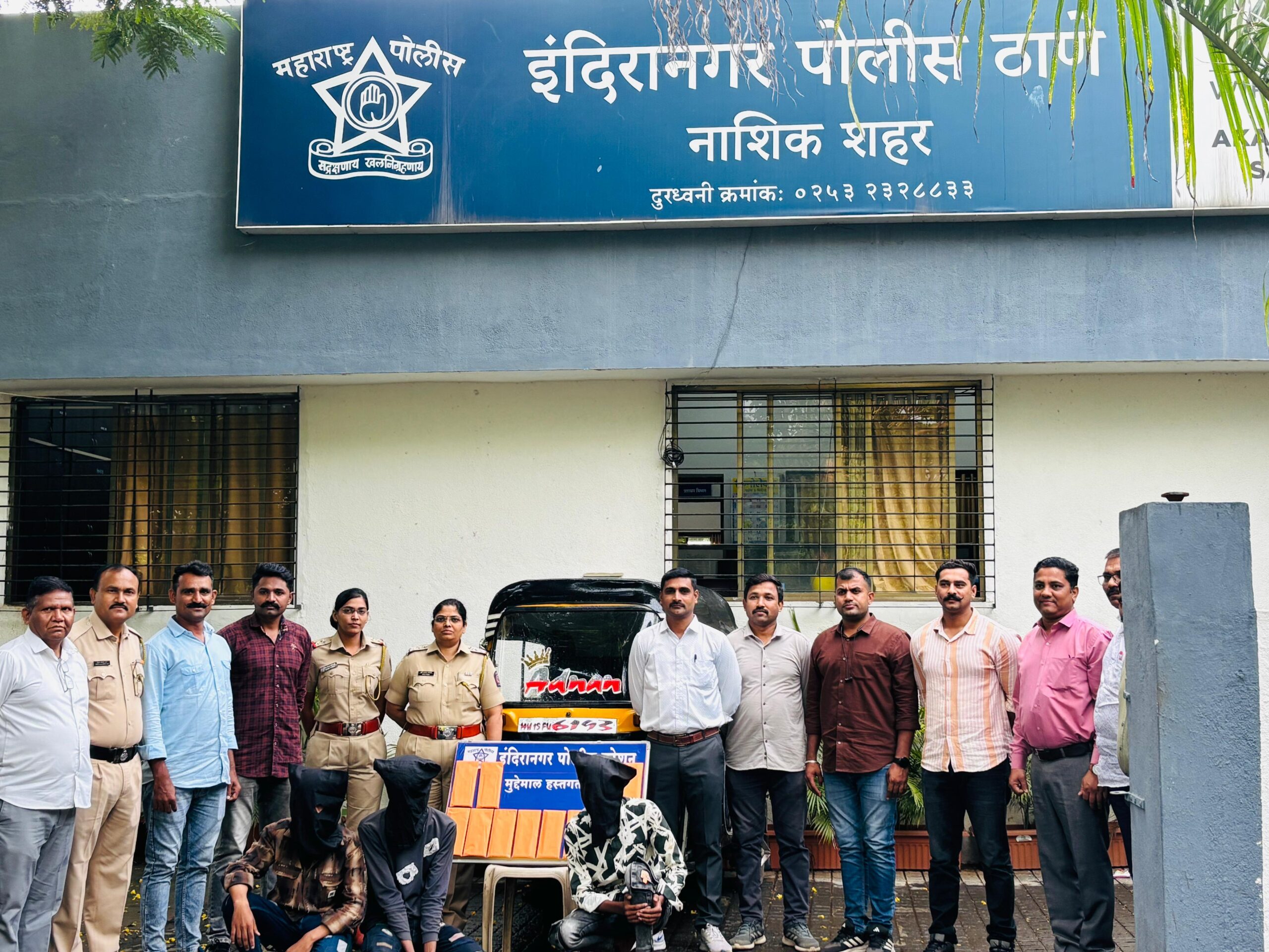 इंदिरानगर पोलीसांनी मोबाईल हिसकावणाऱ्या टोळीला अटक केली