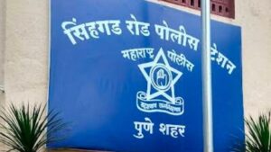 ग्राहकाच्या डोक्यात बिअरची बाटली फोडली - पुण्यातील चैतन्य बारमधील धक्कादायक प्रकार