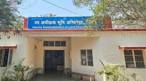 शासकीय कामात उशीर; खासगी कारवर ‘महाराष्ट्र शासन’ची पाटी लावल्यामुळे उपाधीक्षक अमोल भोसले वादात