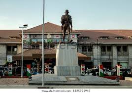 पुणे रेल्वे स्थानकाबाहेर महात्मा गांधींच्या पुतळ्यावर कोयत्याने हल्ला