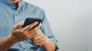 मोबाइल हॅकिंगच्या भीतीने फार्मसी विद्यार्थ्याची आत्महत्या