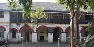 कॉलेजमध्ये प्रवेश यादीवरून वाद; तरुणाला लाकडी बांबूने बेदम मारहाण