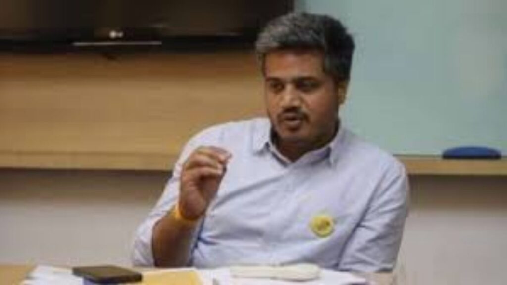 फोन टॅपिंगमुळे महायुतीत खळबळ; रोहित पवारांच्या दाव्यामुळे चर्चांना उधाण