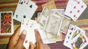 पुणे महापालिकेच्या पार्किंगमध्ये जुगाराचा अवैध अड्डा; ३४ जण अटक, लाखो रुपये मुद्देमाल जप्त