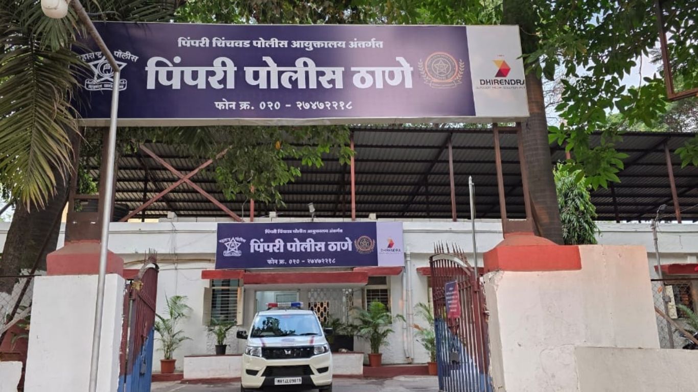 पुण्यात नवजात बाळाला उड्डाणपुलाखाली टाकले! आई-वडीलांना पोलिसांची अटक