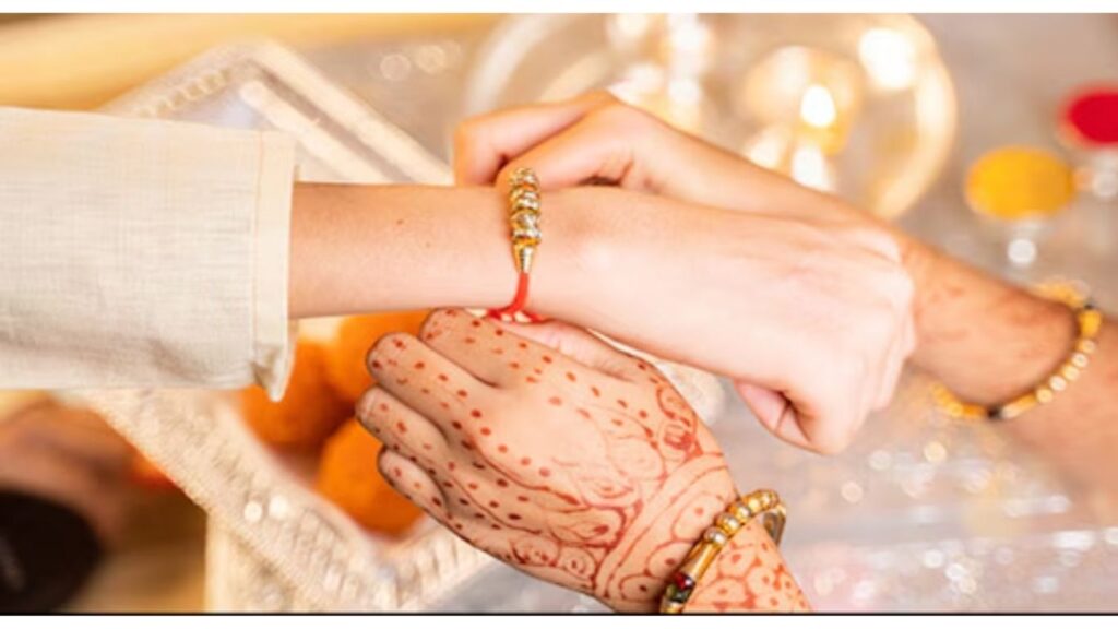 राखीमध्ये 3 गाठी का बांधतात? जाणून घ्या रक्षाबंधनातील धार्मिक महत्त्व