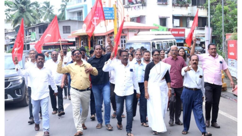 स्मार्ट मीटरविरोधात महावितरण कार्यालयासमोर ठिय्या आंदोलन; शेकापचा आक्रमक लढा यशस्वी