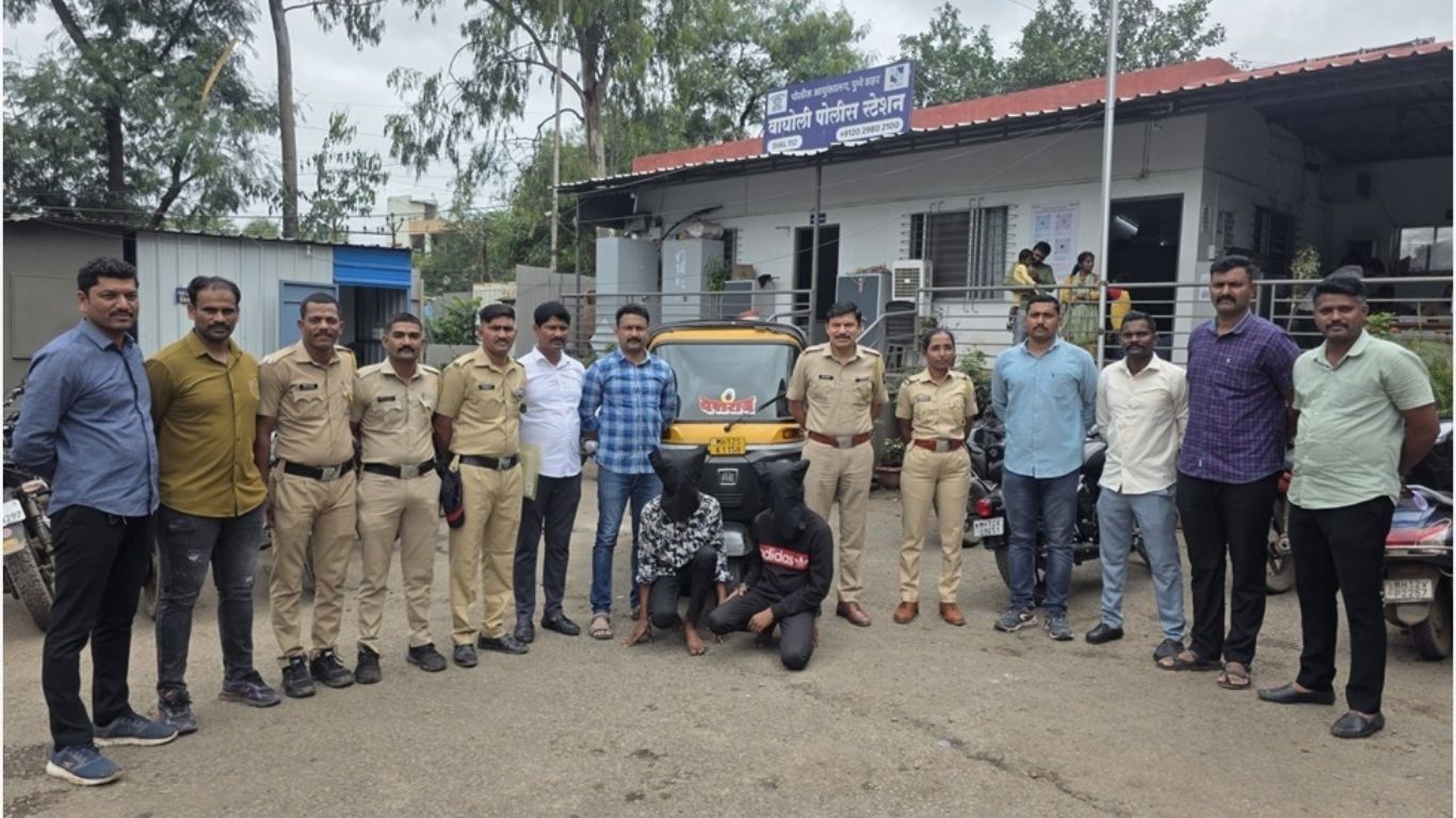 वाघोलीमध्ये दुकान फोडणारे चोरटे अटकेत; ५९ हजारांचा मुद्देमाल जप्त