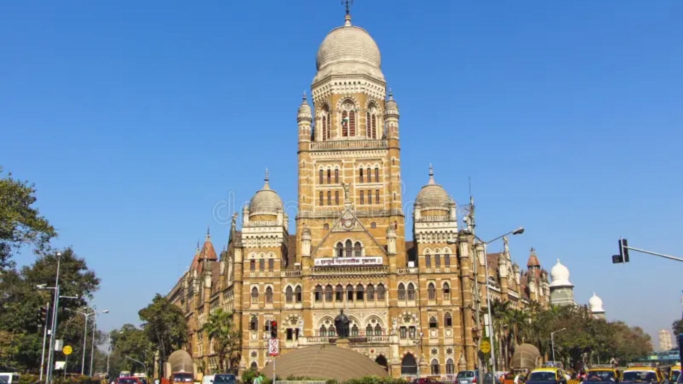 मुंबईच्या खिंडीपाडा शाळा बंद; महापालिकेच्या हलगर्जीपणामुळे विद्यार्थ्यांची शिक्षणासाठी 3 किमीची पायपीट