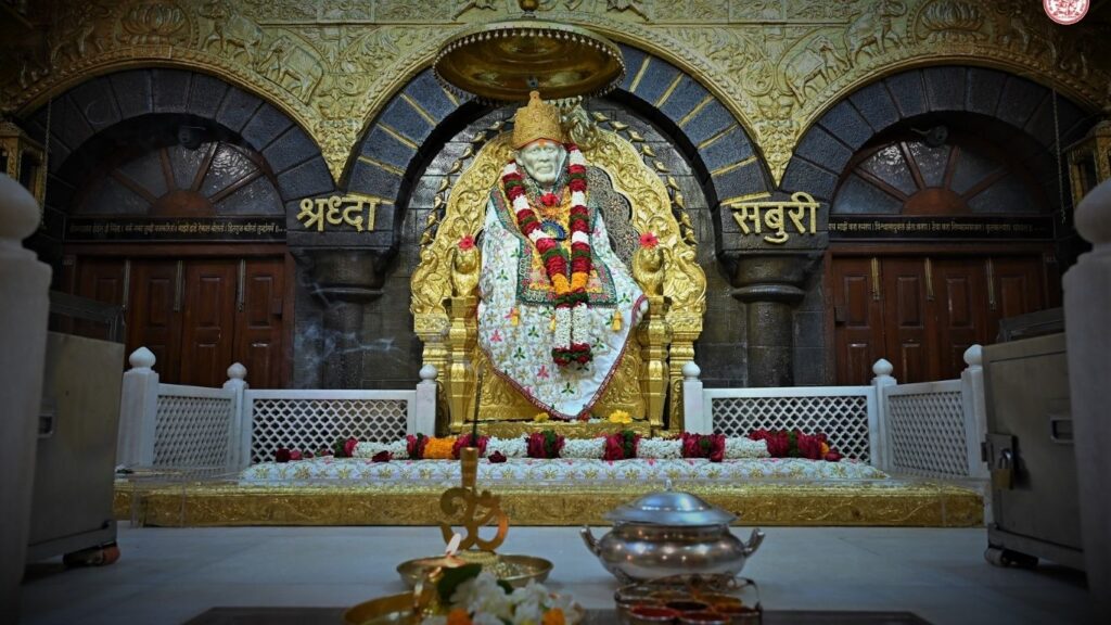 शिर्डीत भाविकांची लूट थांबणार! नगरपरिषदेचा क्रांतिकारी निर्णय – दरपत्रक अनिवार्य