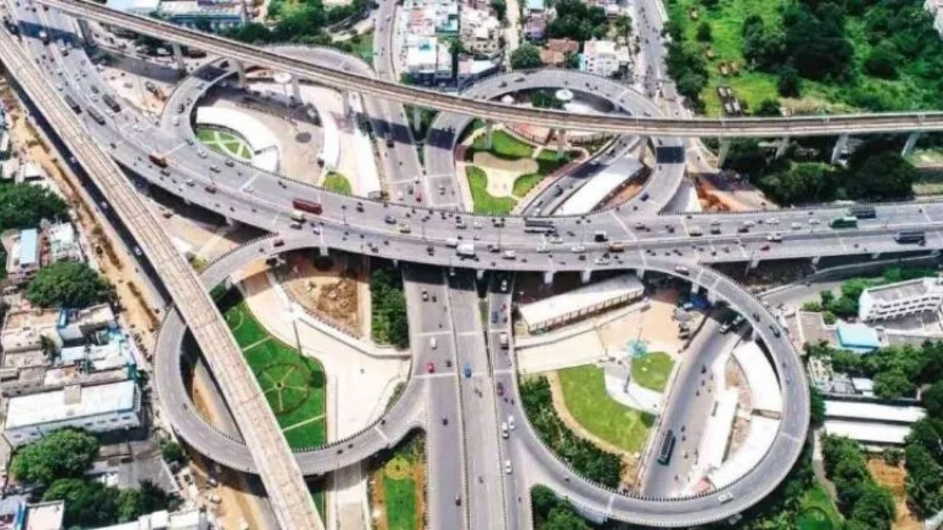 पुणे रिंग रोडसाठी जिल्हाधिकाऱ्यांची मुख्यमंत्री फडणवीसांकडे 12,220 कोटी निधीची मागणी