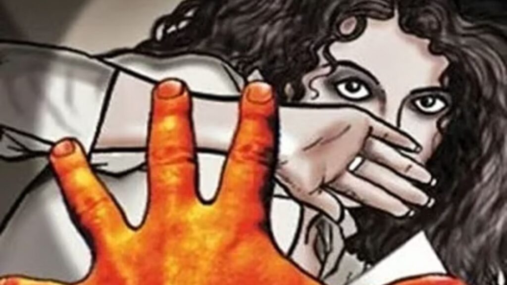 मुंबईच्या गोवंडी परिसरात क्रिकेट प्रशिक्षक राजेंद्र पवारने 13 वर्षीय विद्यार्थिनीवर अत्याचार केला.