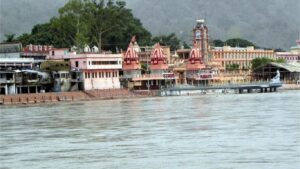 ₹500 मध्ये आश्रम, ₹50 मध्ये जेवण – कमी बजेटमध्ये ऋषिकेश ट्रिपचं परिपूर्ण नियोजन