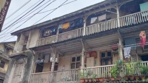 14 वर्षांपासून रखडलेल्या पुनर्विकासामुळे रहिवाशांचा न्यायालयात लढा