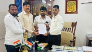 दारूच्या बाटल्यांवर मानसिक धोक्यांची चेतावणी असावी – पुणे कार्यकर्त्याची मागणी